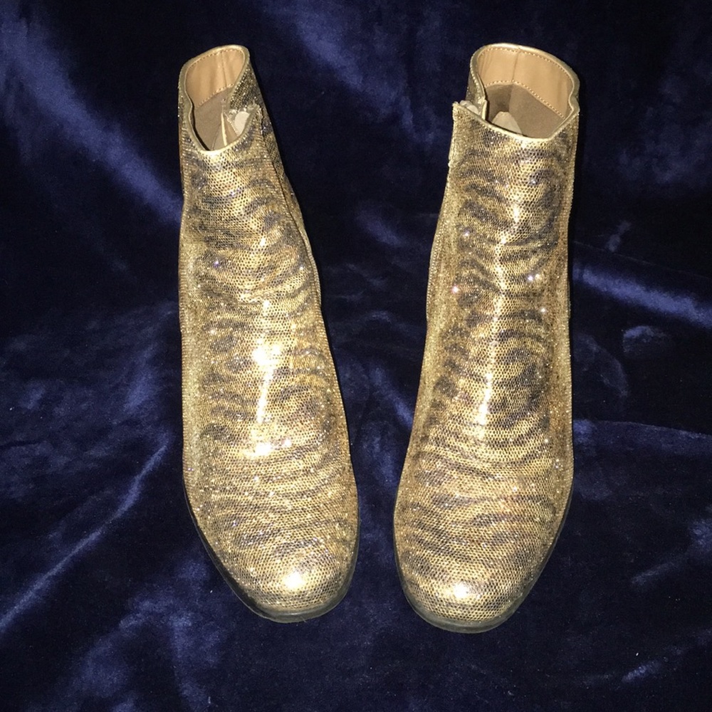 GOLD TOES